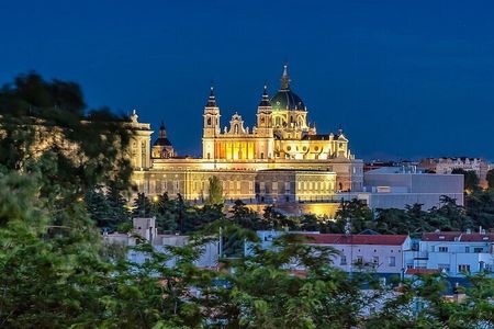 Semi private tour (max 10 pax): Guided Old City and Royal Quarter