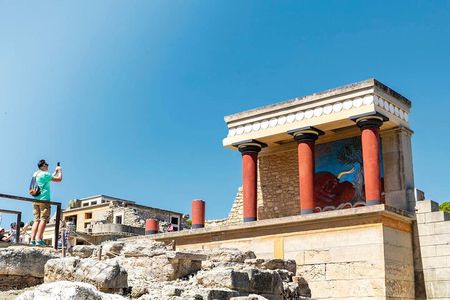 Knossos Palace and Heraklion Guided Tour with Transport