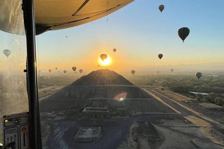 Teotihuacán Hot Air Balloons from We Fly