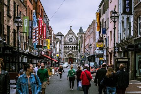 Private Mesmerizing Dublin: Walking Tour for Couples