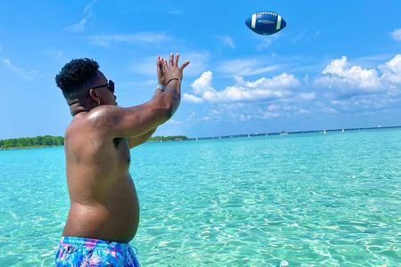 Private Chartered Luxury Pontoon Boat in Destin-Up to 6 Guests 