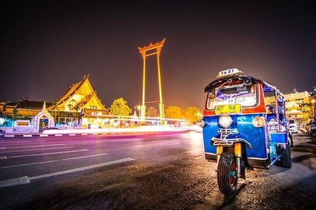 Bangkok Private Tuk-Tuk City Tour by Night with Street Food