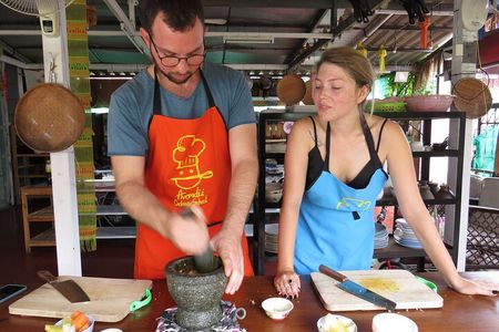Half-Day Thai Cooking Class and Market Tour From Chiang Mai
