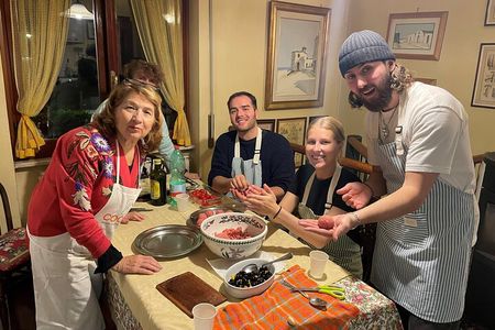 Cooking & eating with Locals in their home kitchen in Rome 