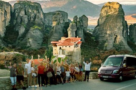 Meteora DayTrip English or Spanish, option Lunch by Local agency