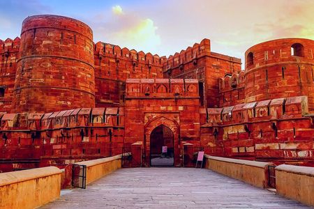 Taj Mahal Private Luxury Tour From Delhi 