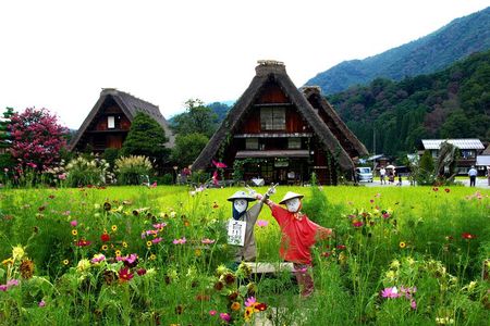 Shirakawago Day Trip: Government Licensed Guide & Vehicle from Kanazawa
