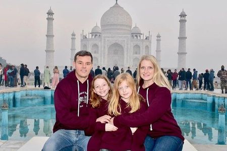 Full-Day Private Guided Taj Mahal Tour from Delhi by Car