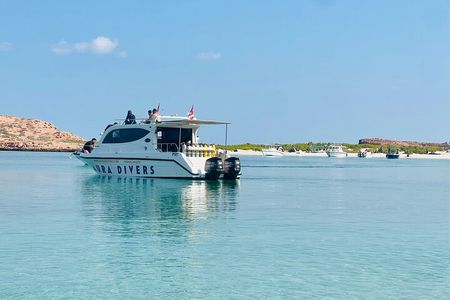 Daymaniyat Islands Snorkeling 2 different snorkeling sites and Lunch included