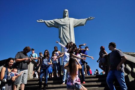 VAN Christ the Redeemer with City Tour and free BUFFET lunch!