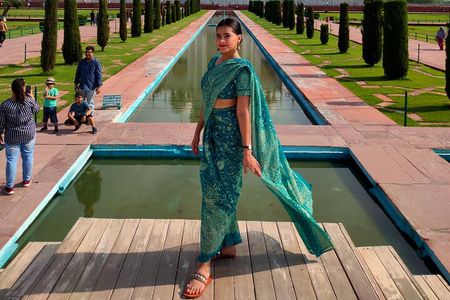 All Inclusive Taj Mahal Day Tour by Super fast Train From Delhi