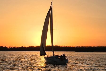 Private Boat Tour to Rio de la Plata and Delta El Tigre with Wine on Board