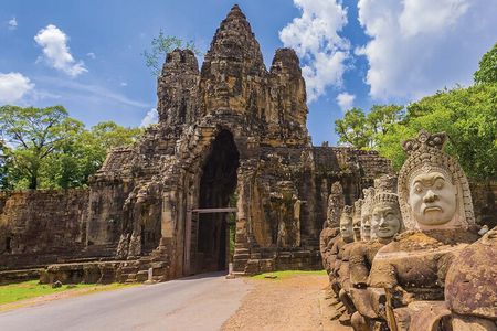 6 Days Private Guide Tour Phnom Penh to Siem Reap included domestic flight