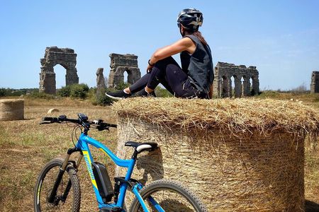 Appian Way & Aqueducts E-bike guided tour with Catacombs & Food 