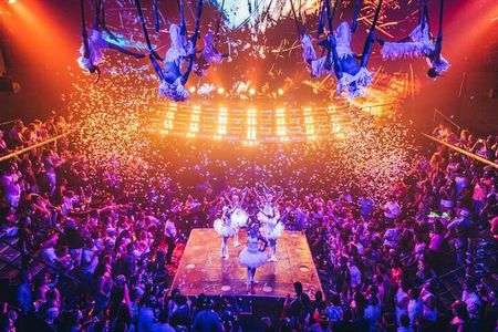4-Hour VIP Coco Bongo and Club Hopping Private Guided Tour