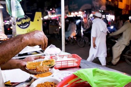 Experience and Fall in love with the street food of Mumbai, India