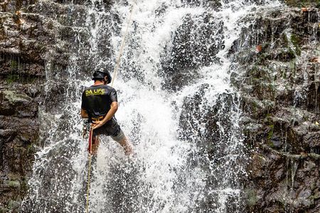 Waterfall Rappel in Lihue