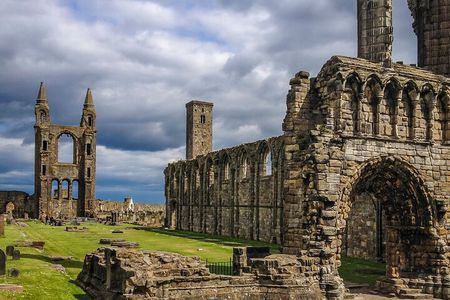 St Andrews, Fife Coast Walk & Historic Abbey Tour from Edinburgh