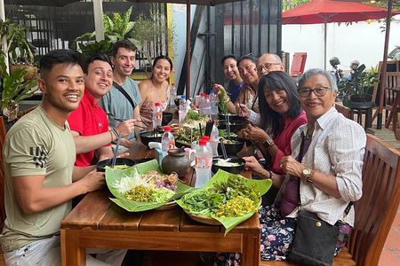  Phnom Penh Authentic Evening Food Tour 100% By Local