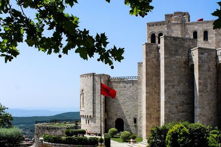 From Tirana: Kruja castle, Old Bazaar & Sarisalltik view point