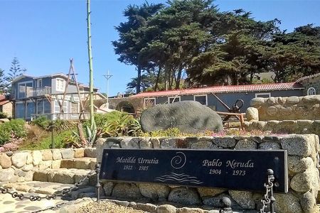 Isla Negra Tour