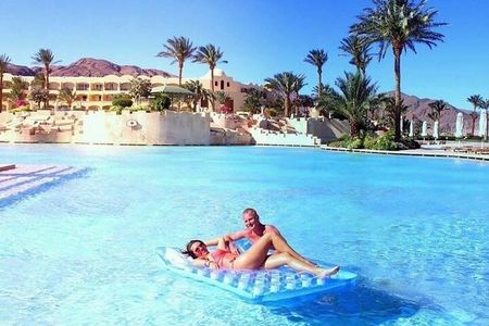 Day on Red Sea in Ain El Sokhna with Pickup from Cairo or Giza