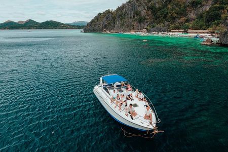 Coron Island Hopping Tour: via Private Yacht