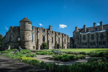 Edinburgh: Lindores Abbey, Falkland Palace & Whisky Private Tour