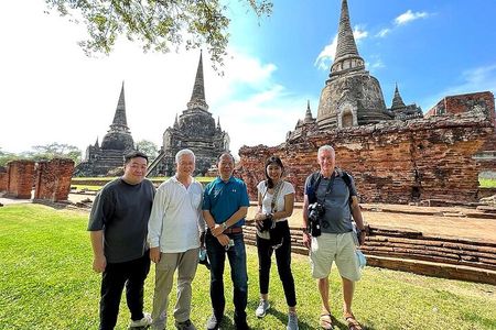Sunset Selfie Boat Ride at Ayutthaya with A World Heritage Reside