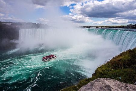 Niagara Falls Day Tour from Toronto Includes Boat Tour and Winery