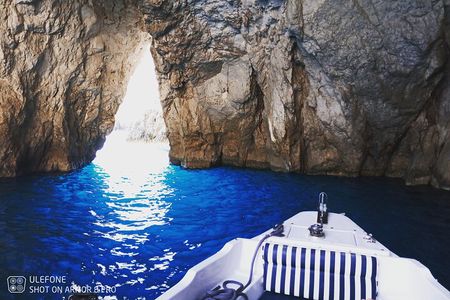 Private 7m 250hp speed boat tour Shipwreck Blue caves up to 8pax 
