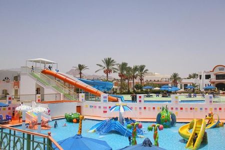 Full Day Makadi Water World Aqua Park with Transfer and Lunch