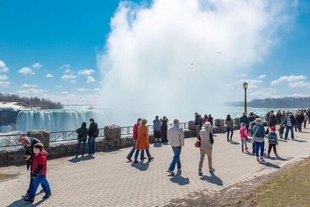 Niagara Falls Tour from Toronto with Winery & Niagara on The Lake