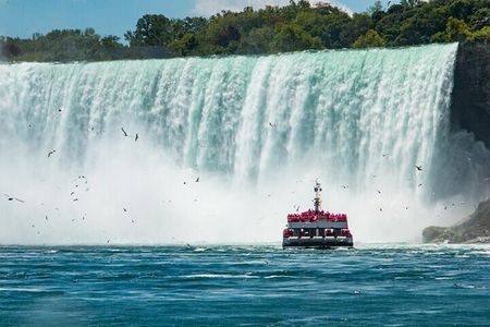 Niagara Falls Day Tour from Toronto Includes Boat Tour and Winery