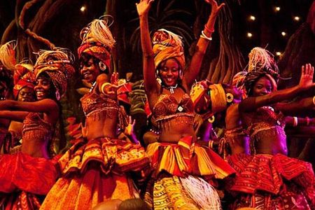 Nairobi Nightlife and Safari Park Hotel Dinner Experience