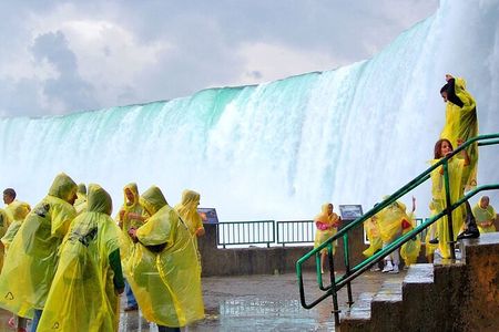Toronto: Niagara Falls Day Tour with Boat & Journey behind Falls