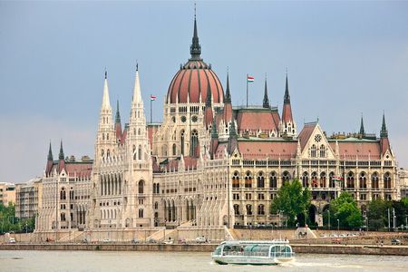 Bespoke Budapest Tour with Rivercruise