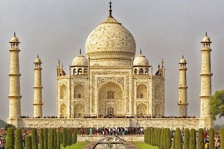 Private Same Day Abhaneri Stepwell and Taj Mahal Tour from Jaipur