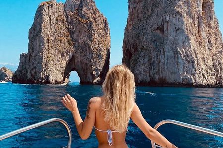 Private Capri Boat Tour with Local Captain & Faraglioni