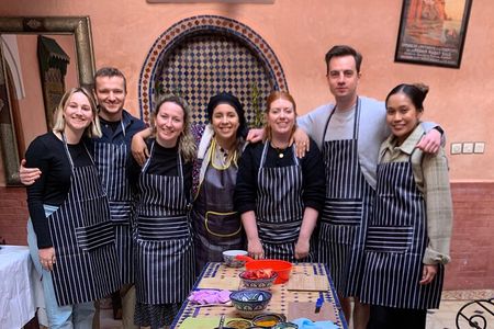 Cooking class with a Moroccan family