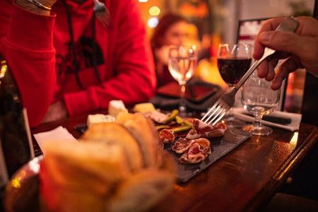 Private Parisian Food Tour in Charming Neighborhood Le Marais