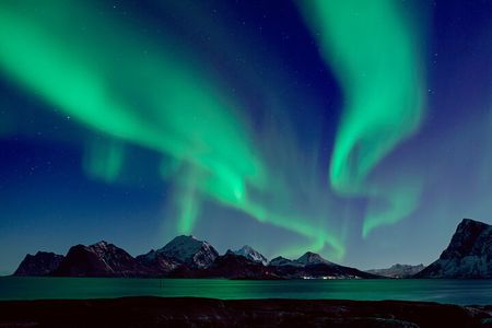 Private Northern Lights Tour with Icelandic Treats and Liquor