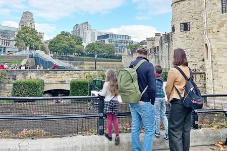Tower of London & Tower Bridge Private Tour for Kids and Families 