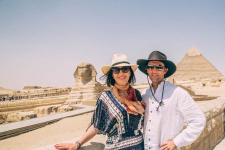 Day Tour To Giza Pyramids & Egyptian Museum & Khan El Khalili Bazaar