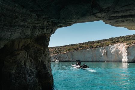 Private Cruise with Speedboat: Kleftiko- Sarakiniko- Sykia cave