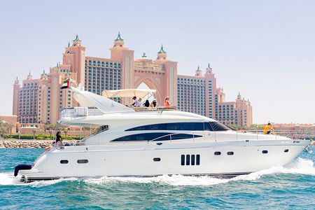 Dubai Luxury Yacht Tour with Live BBQ & Drinks