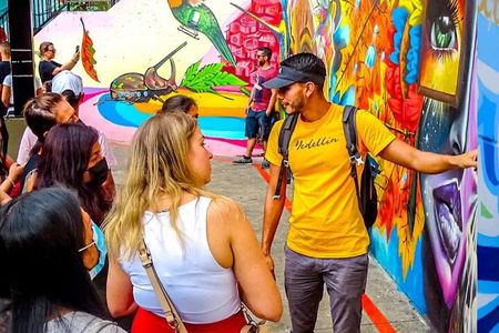 Medellin Exclusive : Tour Communa 13 & Centro & Food