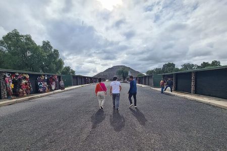Private Tour: Teotihuacan Pyramids with Virtual Reality