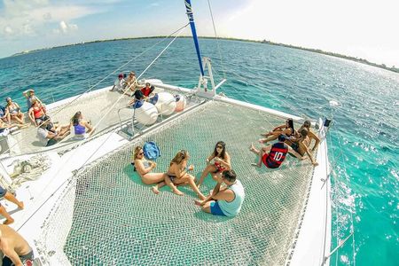 Full Experience Isla Mujeres: Food aboard + Premium drinks + Snorkel + Free time