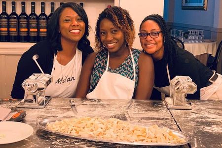 Rome Pasta and Tiramisu Class: Ravioli, Fettuccine and Fine Wine